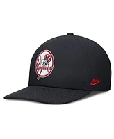 Nike Men's Navy/ New York Yankees Pro Performance Snapback Hat