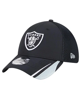 New Era Men's Black Las Vegas Raiders Game Day Linear 39THIRTY Flex Hat