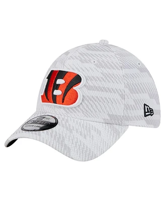 New Era Men's White Cincinnati Bengals Gameday Graded 39THIRTY Flex Hat
