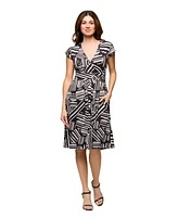24seven Comfort Apparel Women's Cap Sleeve V Neck Knee Length Pocket Dress