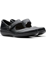 Clarks Women's Collection Ashland Elayne Closed Toe Shoes