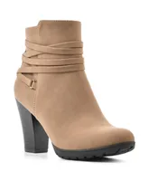 White Mountain Women's Spade Heeled Booties