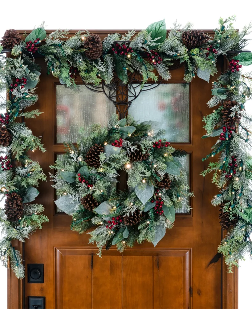 Village Lighting 24" Lighted Christmas Wreath