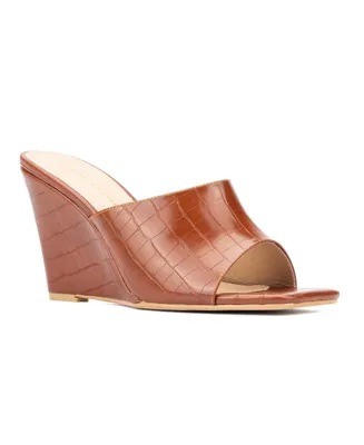 Fashion To Figure Women's Raina Wide Width Heels Mule