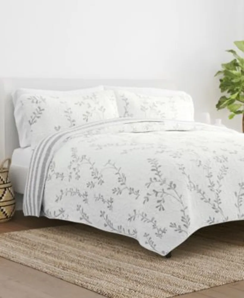 Casual Comfort Leaves Reversible Quilt Set