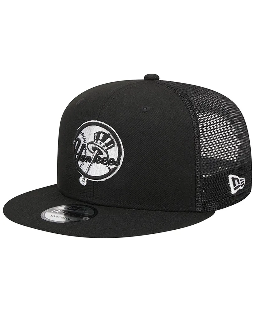 New York Yankees New Era Blackout Trucker 9FIFTY Snapback Hat