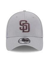 New Era Men's Gray San Diego Padres Active Pivot 39Thirty Flex Hat