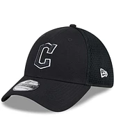 New Era Men's Cleveland Guardians Evergreen Black White Neo 39Thirty Flex Hat