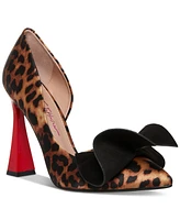 Betsey Johnson Women's Nobble Sculpted Bow Pumps