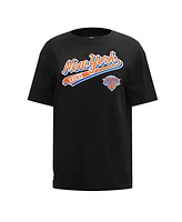 Pro Standard Women's Black New York Knicks Script Boyfriend T-Shirt