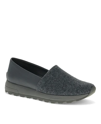 Baretraps Women's Gennie Slip On Loafer