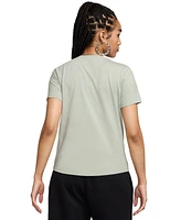 Nike Women's Sportswear Club Essentials T-Shirt