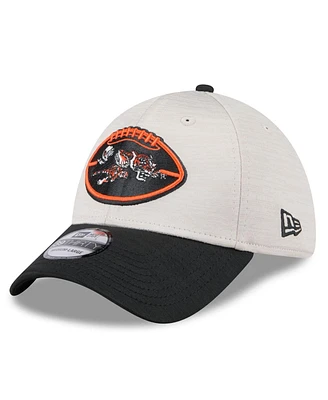 New Era Men's Stone/Black Cincinnati Bengals 2024 Sideline Historic 39THIRTY Flex Hat