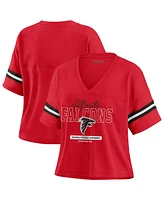 Wear by Erin Andrews Women's Red Atlanta Falcons Color Block Boxy Modest Crop V-neck T-shirt