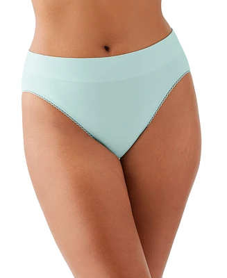 Wacoal Women's Feeling Flexible Hi-Cut Brief 871332