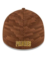 New Era Men's San Diego Padres 2025 Mlb Clubhouse 39THIRTY Flex Hat