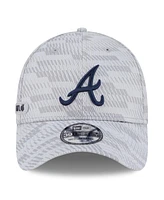 New Era Men's Gray Atlanta Braves 2025 Mlb Clubhouse 39THIRTY Flex Hat