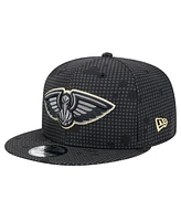 New Era Men's Black New Orleans Pelicans Midnight Ink Pop Outline 9FIFTY Snapback Hat