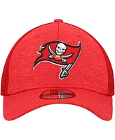 New Era Men's Red Tampa Bay Buccaneers Stripe 39THIRTY Flex Hat