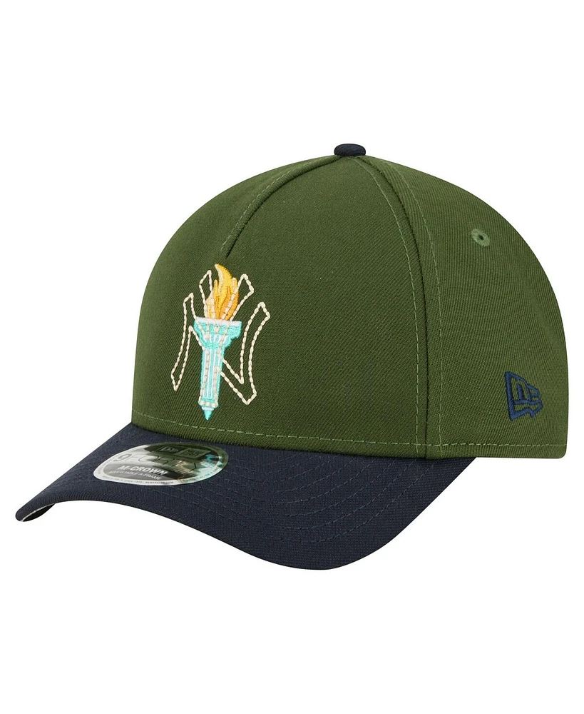 New Era Men's Dark Green New York Yankees City Feature 9FORTY A-Frame Adjustable Hat