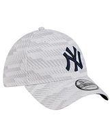 New Era Men's White York Yankees Graded 39THIRTY Stretch Fit Hat