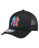 New Era Men's Black New York Yankees Gradient 9FORTY A-Frame M-Crown Trucker Adjustable Hat