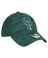 New Era Men's Hunter Green Milwaukee Bucks Subtle Camo 39THIRTY Flex Hat