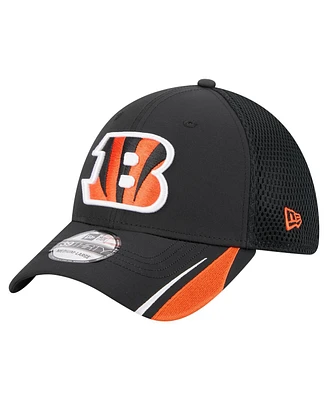 New Era Men's Black Cincinnati Bengals Game Day Linear 39THIRTY Flex Hat