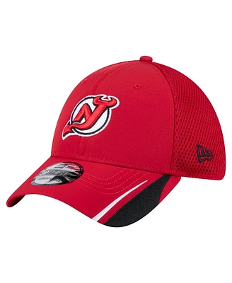 New Era Men's Red Jersey Devils Linear Featherweight 39THIRTY Flex Hat