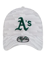 New Era Men's White Athletics Graded 39THIRTY Flex Hat