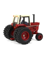 Ertl 1/64 International Harvester 1486 Tri-Stripe Wide Front with Rear Duals