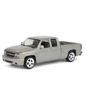 2006 Chevy Silverado Extended Cab Truck Silver 1/64 Diecast Auto World