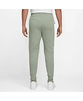 Nike Men's Green Chelsea Tech Fleece Joggers Pants