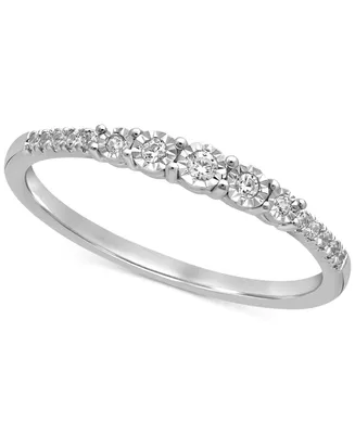 Diamond Graduated Ring (1/10 ct. t.w.) 14k White Gold
