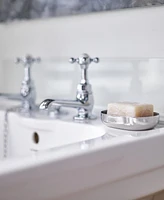 Joseph Joseph Easy Store Luxe Quick-Drain Soap Dish