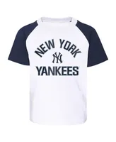 Infant Boys and Girls White and Heather Gray New York Yankees Ground Out Baller Raglan T-shirt and Shorts Set