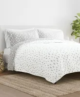 ienjoy Home All Season Piece Painted Dots Reversible Quilt Set