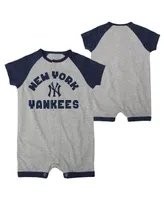 Infant Boys and Girls Heather Gray New York Yankees Extra Base Hit Raglan Full-Snap Romper