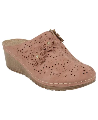 Gc Shoes Women's Krista Perforated Flower Wedge Mules