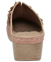 Gc Shoes Women's Krista Perforated Flower Wedge Mules