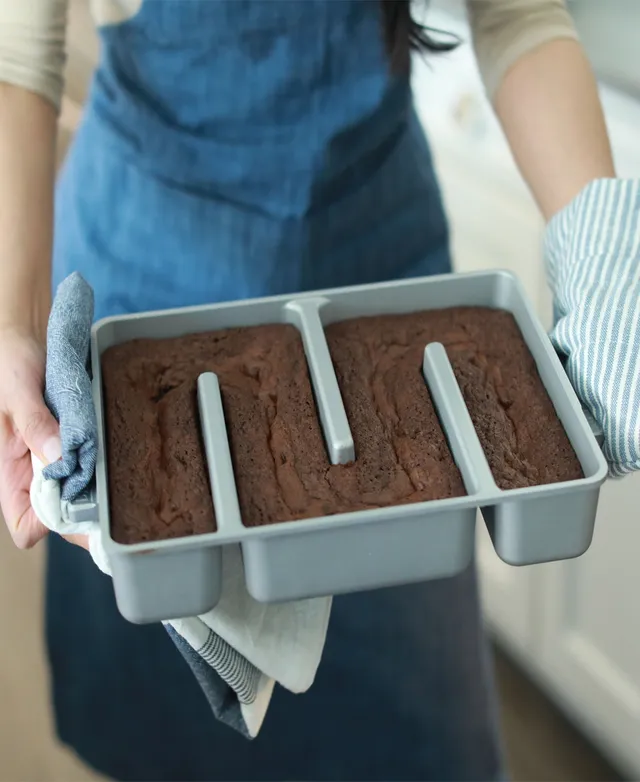 Farberware GoldenBake Bakeware Nonstick Rectangular Cake Pan with Lid, 9-Inch x 13-Inch, Gray