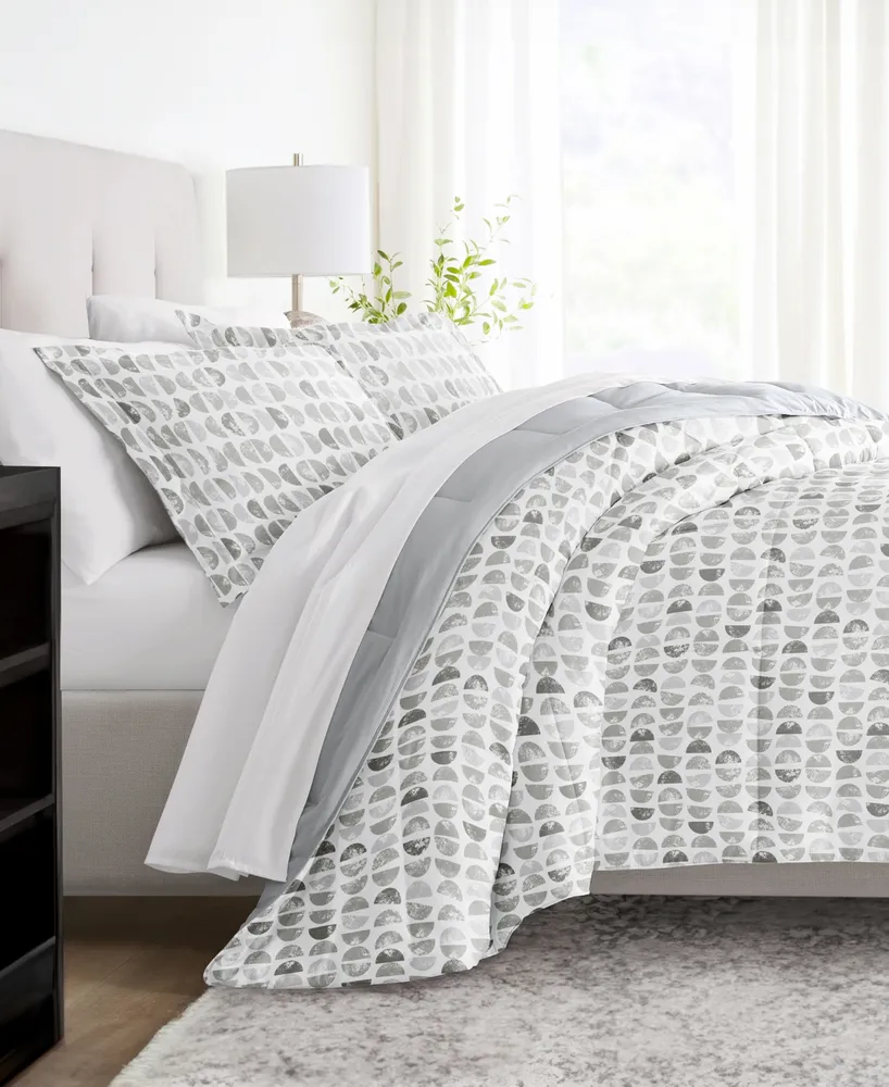 Home Collection Premium Down Alternative Moonlight Stars Reversible Comforter Set
