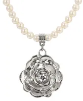 2028 Imitation Pearl Flower Pendant Necklace