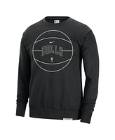 Men's Nike Black Chicago Bulls 2023/24 Authentic Standard Issue Travel Performance Pullover Sweatshirt