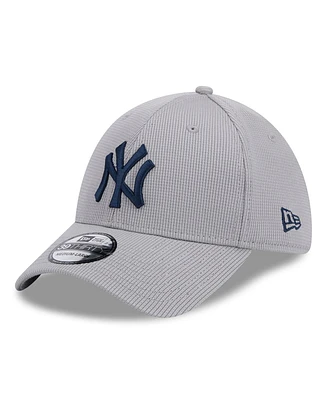 New Era Men's Gray New York Yankees Active Pivot 39thirty Flex Hat