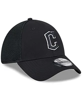 New Era Men's Cleveland Guardians Evergreen Black White Neo 39Thirty Flex Hat