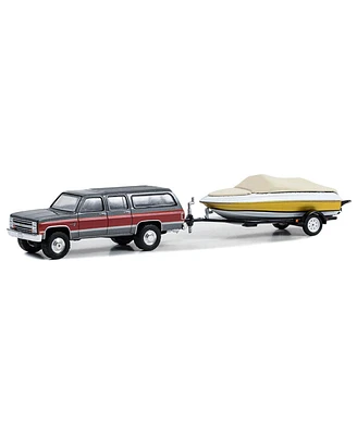 Greenlight Collectibles 1/64 Chevrolet Suburban Silverado with Boat Trailer Hitch Tow