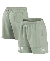 Fanatics Men's Light Green Bay Packers Elements Shorts