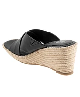 SoftWalk Hastings Sandal