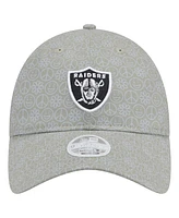 New Era Women's Silver Las Vegas Raiders Smiley 9TWENTY Adjustable Hat